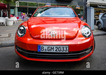 Berlino - Giugno 05, 2016: vettura compatta Volkswagen maggiolino cabriolet, 2016. Classic giorni Berlino 2016. Foto Stock