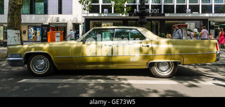 Berlino - Giugno 05, 2016: full-size auto di lusso Cadillac Sedan Deville, 1970. Classic giorni Berlino 2016. Foto Stock