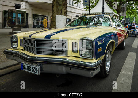 Berlino - Giugno 05, 2016: Mid-size auto Buick Secolo, 4 porte station wagon (terza generazione), 1977. Classic giorni Berlino 2016. Foto Stock