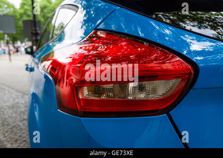 Berlino - Giugno 05, 2016: Luce di arresto della vettura compatta Ford Focus RS (terza generazione), close-up. Classic giorni Berlino 2016. Foto Stock