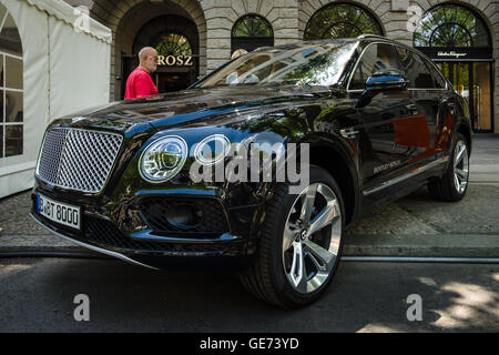 Berlino - Giugno 05, 2016: ultra lusso crossover SUV Bentley Bentayga, 2016. Classic giorni Berlino 2016. Foto Stock