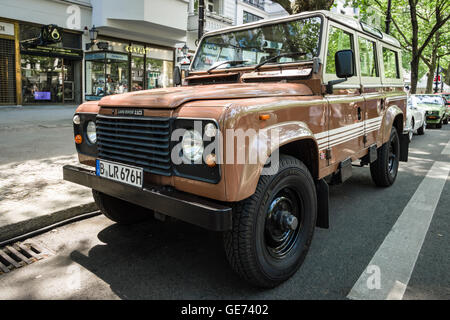 Berlino - Giugno 05, 2016: veicolo fuoristrada Land Rover Defender, 1983. Classic giorni Berlino 2016. Foto Stock