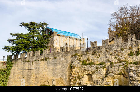 Edifici della città di San Marino Foto Stock