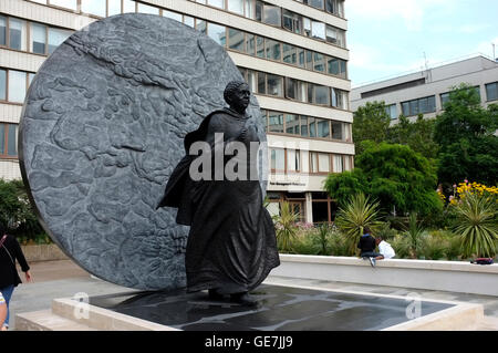 Statua di Pioneer infermiera in guerra di Crimea seacole Maria nel parco di San Tommaso ospedale nhs London UK Luglio 2016 Foto Stock