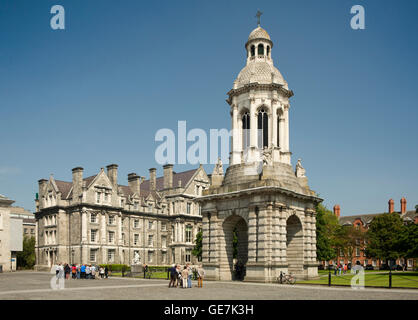 Irlanda, Dublino, 1853 Trinity College Campanile torre campanaria di Sir Charles Lanyon Foto Stock