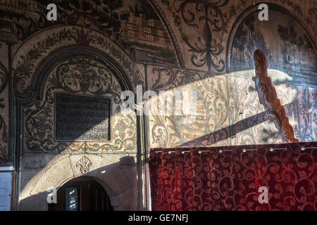 Decorazione dipinta sulla parte interna dell'et' hem Bey Moschea di Piazza Skanderbeg, Tirana, Albania, Foto Stock