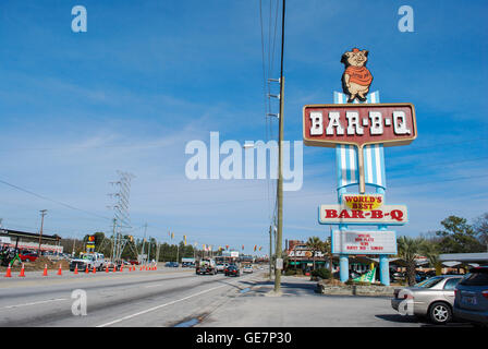 Segno per il famoso Maurice's Piggie Park Bar-B-Q a Columbia nella Carolina del Sud NEGLI STATI UNITI Foto Stock