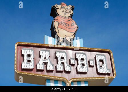 Segno per il famoso Maurice's Piggie Park Bar-B-Q a Columbia nella Carolina del Sud NEGLI STATI UNITI Foto Stock