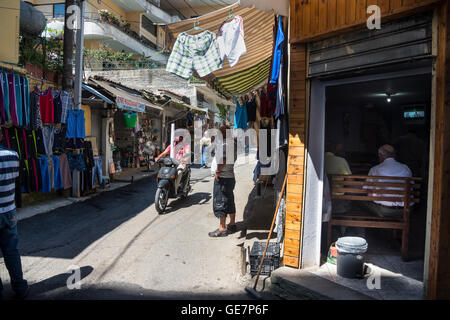 Street Market beind la Ruga Myslym Shyri nel centro di Tirana, Albania, Foto Stock