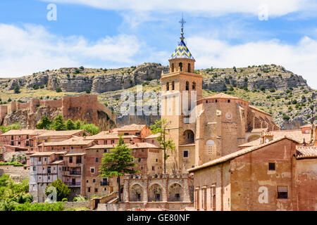 Albarracin Cattedrale e la città vecchia, Albarracin, Teruel Aragona, Spagna Foto Stock