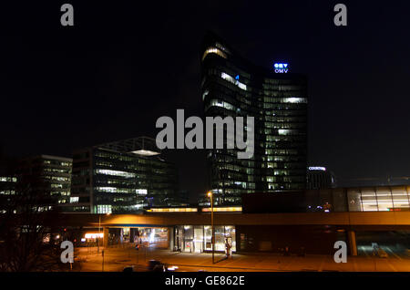 Wien, Vienna: Sede della OMV e metro linea 2, Austria, Wien, 02. Foto Stock