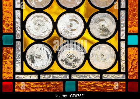 Vetrata policroma con blocchi circural Foto Stock
