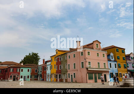 Case colorate nel villaggio di Burano vicino a Venezia in Italia (Burano isola della Laguna) Foto Stock