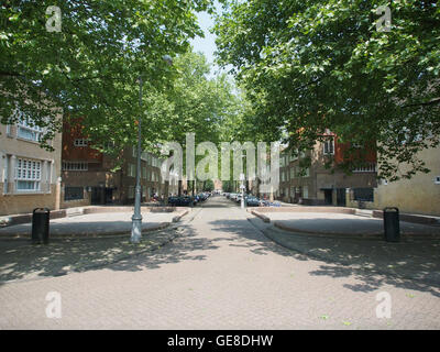 Pieter Lodewijk Takstraat è una strada di Amsterdam, Paesi Bassi. Prende il nome da Pieter Lodewijk Tak, un funzionario olandese, che riflette il significato storico dell'area e il suo sviluppo urbano nel tempo. Foto Stock