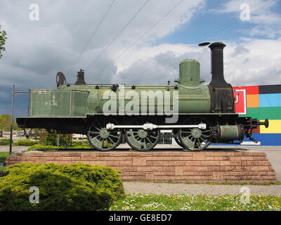 La locomotiva a vapore Bourbonnais, parte della collezione PLM presso la Citadelle du Train, è un ottimo esempio di ingegneria e tecnologia a vapore del XIX secolo. Foto Stock
