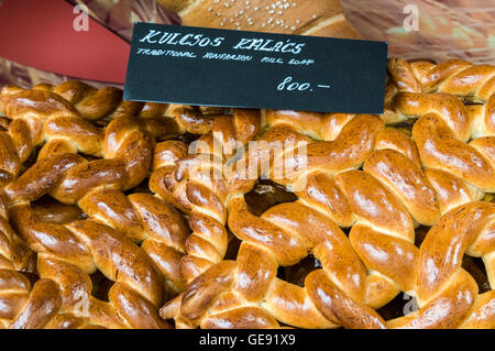 Kalács è un dolce ungherese pane molto simile alla brioche, solitamente cotti in una forma a treccia, e tradizionalmente considerato per noi Foto Stock