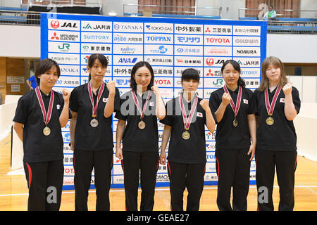 Adachi generale Centro Sportivo, Tokyo, Giappone. Il 24 luglio, 2016. In Giappone un gruppo di team (JPN), 24 luglio 2016 - Goalball : 2016 Giappone Para Goalball campionati donna cerimonia di premiazione a Adachi generale Centro Sportivo, Tokyo, Giappone. © AFLO SPORT/Alamy Live News Foto Stock