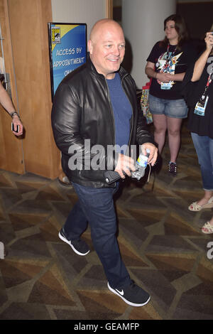 San Diego, Stati Uniti d'America. 23 Luglio, 2016. Michael Chiklis nach Photocall dem zur TV-Serie 'Gotham' durante il San Diego Comic-Con 2016 Internazionale presso l'Hilton Bayfront Hotel. San Diego, 23.07.2016 | Verwendung weltweit/picture alliance © dpa/Alamy Live News Foto Stock