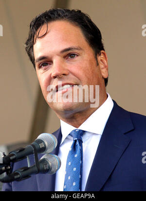 Cooperstown, STATI UNITI D'AMERICA. Il 24 luglio, 2016. NEW YORK, NY - 24 Luglio: Mike Piazza viene aspirata nel Baseball Hall of Fame il 24 luglio 2016 a Cooperstown, New York. Credito foto:John Palmer/ Supporti punzone Credito: Jessica Daly/Alamy Live News Foto Stock