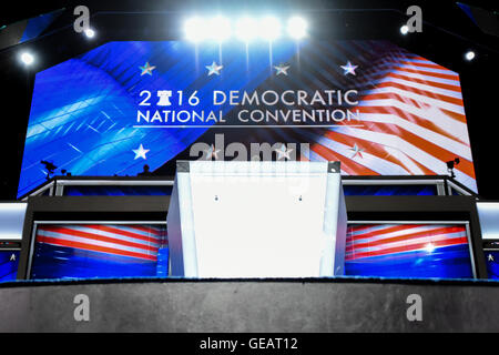 Philadelphia, Stati Uniti d'America. Xxv Luglio, 2016. Convenzione Nazionale Democratica in Philadelphia.Il supporto degli altoparlanti sullo stadio di DNC Credito: Don Mennig/Alamy Live News Foto Stock