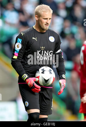 Il portiere di Leicester City Kasper Schmeichel durante la partita della Coppa dei campioni internazionali 2016 al Celtic Park, Glasgow. PREMERE ASSOCIAZIONE foto. Data immagine: Sabato 23 luglio 2016. Vedi PA storia CALCIO Celtic. Il credito fotografico dovrebbe essere: Jane Barlow/PA Wire. RESTRIZIONI: Nessun utilizzo con audio, video, dati, elenchi di apparecchi, logo di club/campionato o servizi "live" non autorizzati. L'uso in-match online è limitato a 75 immagini, senza emulazione video. Nessun utilizzo nelle scommesse, nei giochi o nelle pubblicazioni di singoli club/campionati/giocatori. Foto Stock