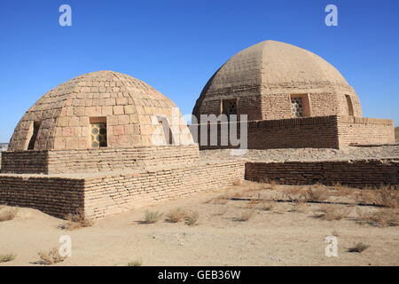 Mausoleo di Mazlum Khan Slu nella necropoli Mizdakhan, Uzbekistan Foto Stock