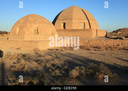 Mausoleo di Mazlum Khan Slu nella necropoli Mizdakhan, Uzbekistan Foto Stock