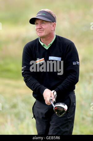 Paul Broadhurst in Inghilterra al 6° tee durante il quarto giorno del Senior Open Championship 2016 al Carnoustie Golf Links. PREMERE ASSOCIAZIONE foto. Data immagine: Domenica 24 luglio 2016. Vedere PA storia GOLF Carnoustie. Il credito fotografico dovrebbe essere: Jane Barlow/PA Wire. Foto Stock