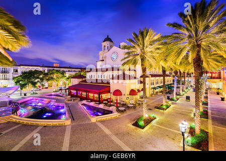 West Palm Beach, Florida, Stati Uniti d'America cityscape e plaza. Foto Stock