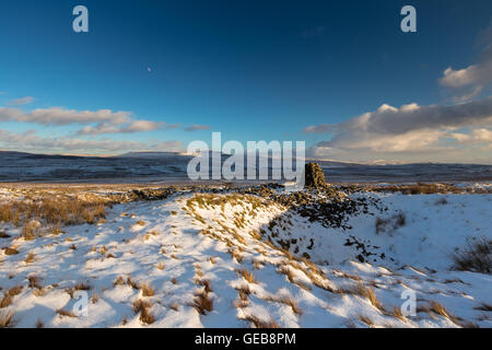 Inverno vista dalle pendici di Simon's è sceso vicino Selside, verso Pen-y-Ghent, Yorkshire Dales National Park, England, Regno Unito Foto Stock