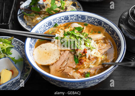 Pho vietnamita tom yum - zuppa asiatica Foto Stock