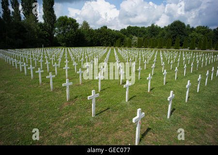 Croci Bianche nel cimitero memoriale per le vittime della guerra della patria, Vukovar, Croazia Foto Stock