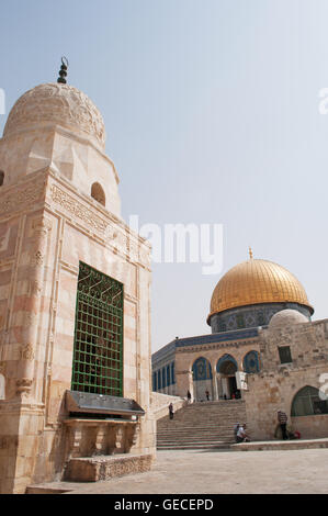 Gerusalemme la città vecchia, Israele: la Cupola della roccia, l'Islam santuario sul Monte del Tempio, una delle più antiche opere di architettura islamica Foto Stock