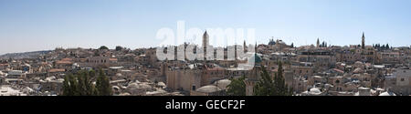 Gerusalemme, Israele, Medio Oriente: vista e sullo skyline della città vecchia visto dalla terrazza dell Ospizio austriaco, un cristiano guesthouse sulla Via Dolorosa Foto Stock