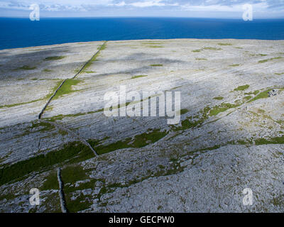 Vista aerea della pesca smack, annidate nel fango in th Blackwater estuary, Maldon Essex Foto Stock