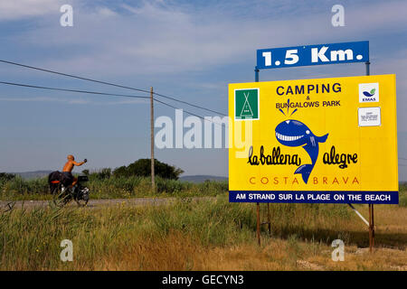 L'Escala. Annuncio del campeggio La Ballena Alegre. Costa Brava. La provincia di Girona. La Catalogna. Spagna Foto Stock