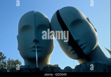 Dalí casa a Port Lligat. Sculture nel giardino.Costa Brava. La provincia di Girona. La Catalogna. Spagna Foto Stock