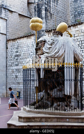 Scultura di Dalí in omaggio a Francesc Pujol. Nella parte anteriore del Dalí Theatre Museum. La provincia di Girona. La Catalogna. Spagna Foto Stock