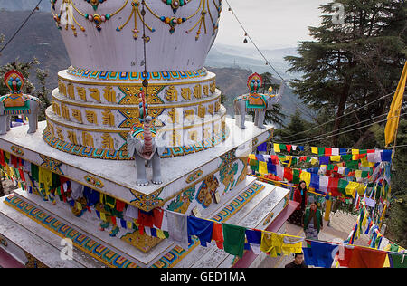 Stupa in Lhagyal Ri, vicino Tsuglagkhang complesso,McLeod Ganj Dharamsala, Himachal Pradesh, India, Asia Foto Stock