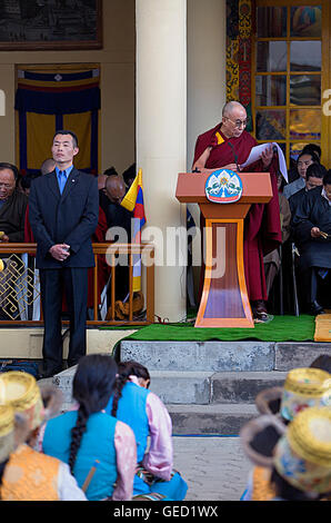 Sua Santità il Dalai Lama parlando della situazione del popolo tibetano in esilio nel monastero Namgyal,Tsuglagkhang compl Foto Stock