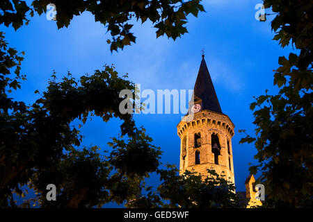 A Vielha. Sant Miquèu chiesa,Valle de Arán,Pirenei, provincia di Lleida, Catalogna, Spagna. Foto Stock