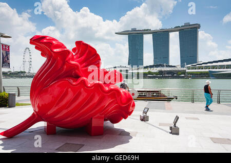 Il Marina Bay Sands Resort integrato e fiore di scultura, Marina Bay, zona centrale, Singapore Island (Pulau Ujong), Singapore Foto Stock