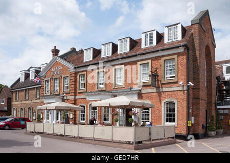 Xvii secolo Kings Hotel, Wycombe Road, Stokenchurch, Buckinghamshire, Inghilterra, Regno Unito Foto Stock