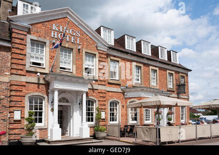 Xvii secolo Kings Hotel, Wycombe Road, Stokenchurch, Buckinghamshire, Inghilterra, Regno Unito Foto Stock