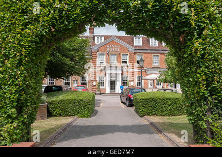 Xvii secolo Kings Hotel, Wycombe Road, Stokenchurch, Buckinghamshire, Inghilterra, Regno Unito Foto Stock