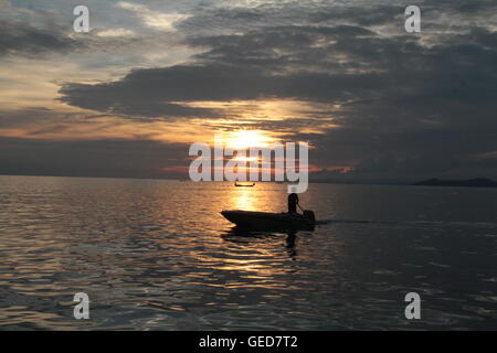 Tramonti in Mabul Island Foto Stock