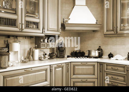 Fornello a gas sulla moderna e bellissima cucina Foto Stock