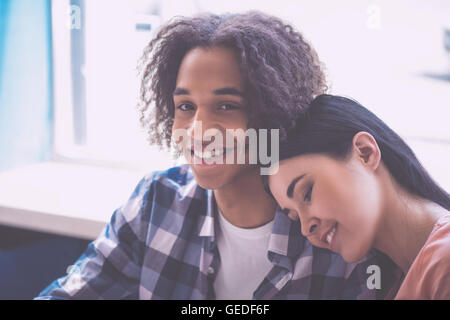 Le relazioni tra i giovani Foto Stock