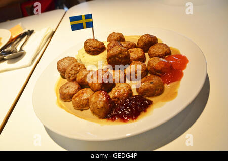 Un piatto di polpette svedese Foto Stock