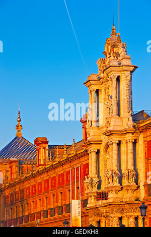 Geografia / viaggi Andalusia, Sevilla, Palacio de San Telmo (San Telmo's Palace) al tramonto, città di Siviglia (Siviglia), No-Exclusive-uso Foto Stock